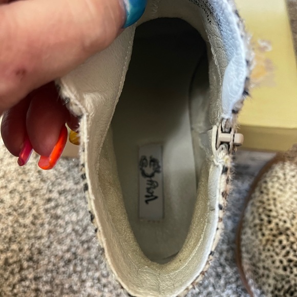 Booties - Picture 4 of 9